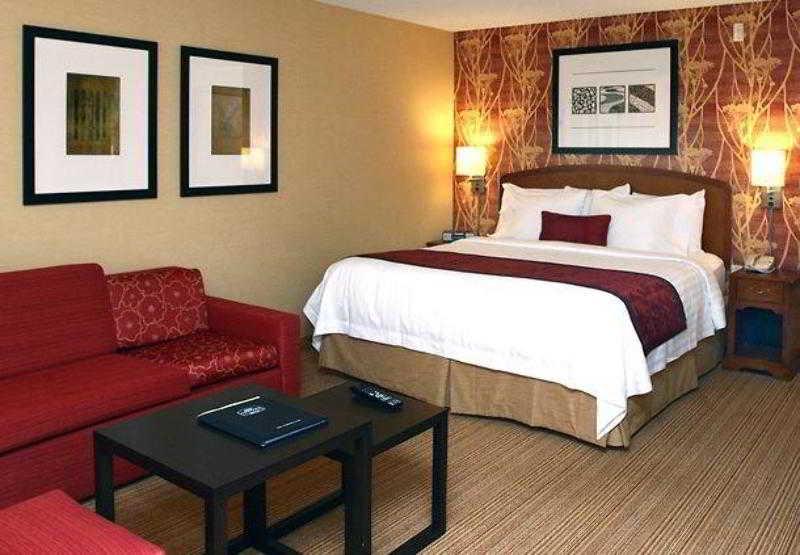 Courtyard Los Angeles Burbank Airport Room photo